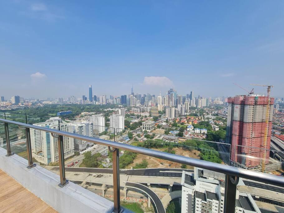 Pangsapuri Contemporary 2r2b 10 Minutes From Klcc