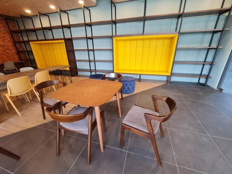 Contemporary 2r2b 10 Minutes From Klcc Pangsapuri Kuala Lumpur